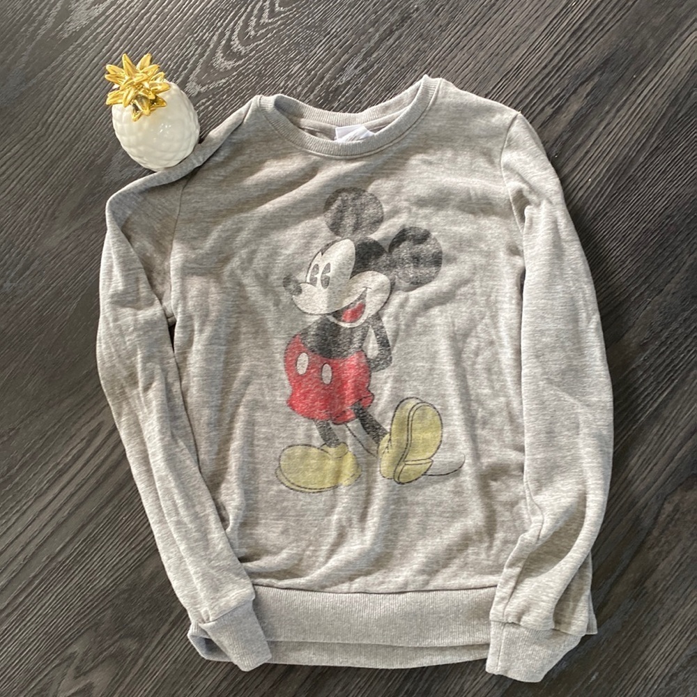 Mickey Mouse sweater Disney- size medium🍍E-1